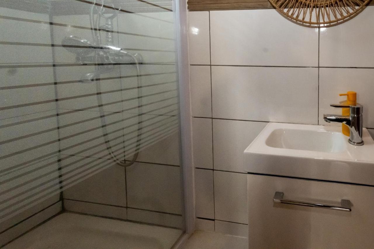 Le Cosy Bungalow De Lili / 5Min De L'Aeroport 萨莱比梅 外观 照片