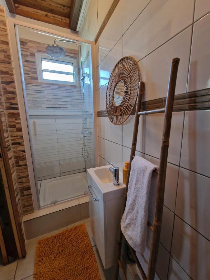 Le Cosy Bungalow De Lili / 5Min De L'Aeroport 萨莱比梅 外观 照片