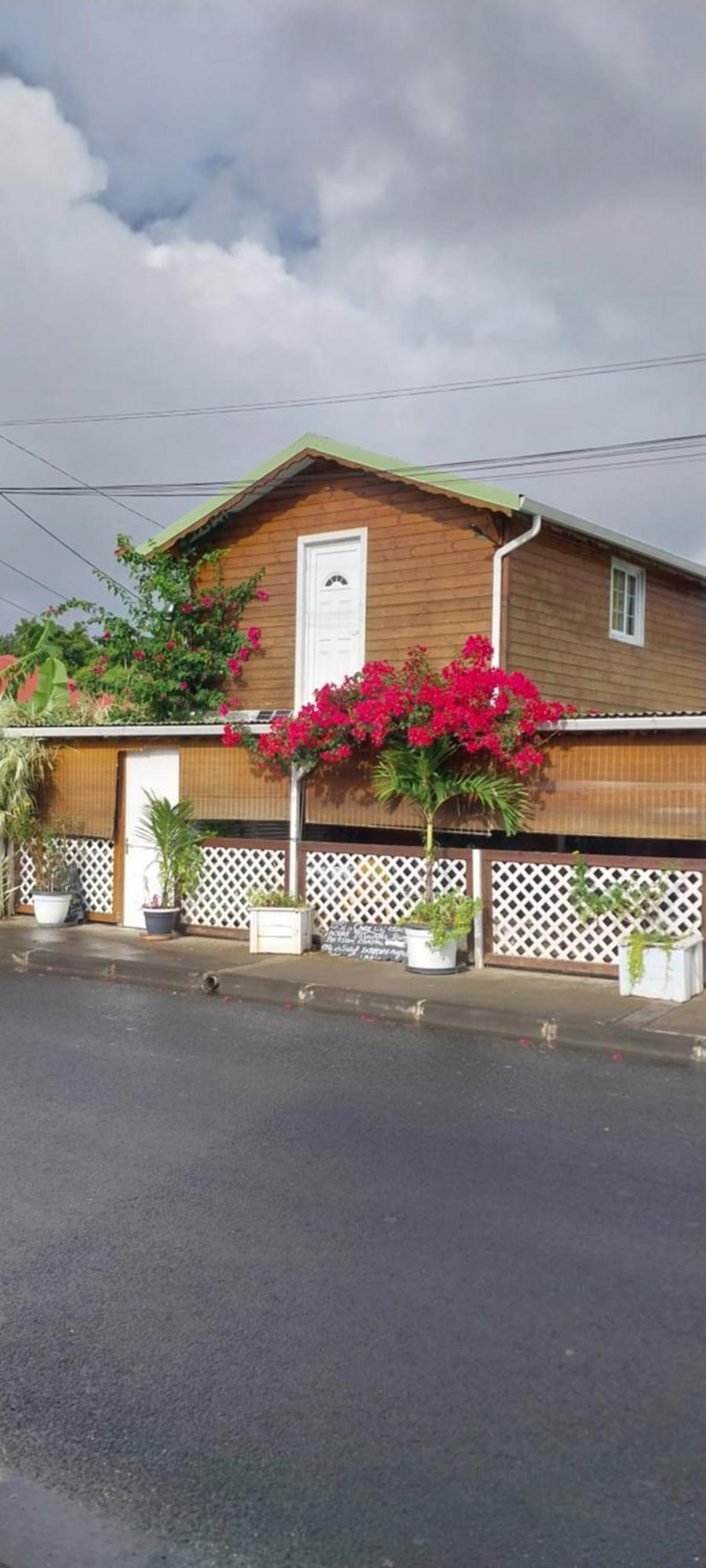 Le Cosy Bungalow De Lili / 5Min De L'Aeroport 萨莱比梅 外观 照片